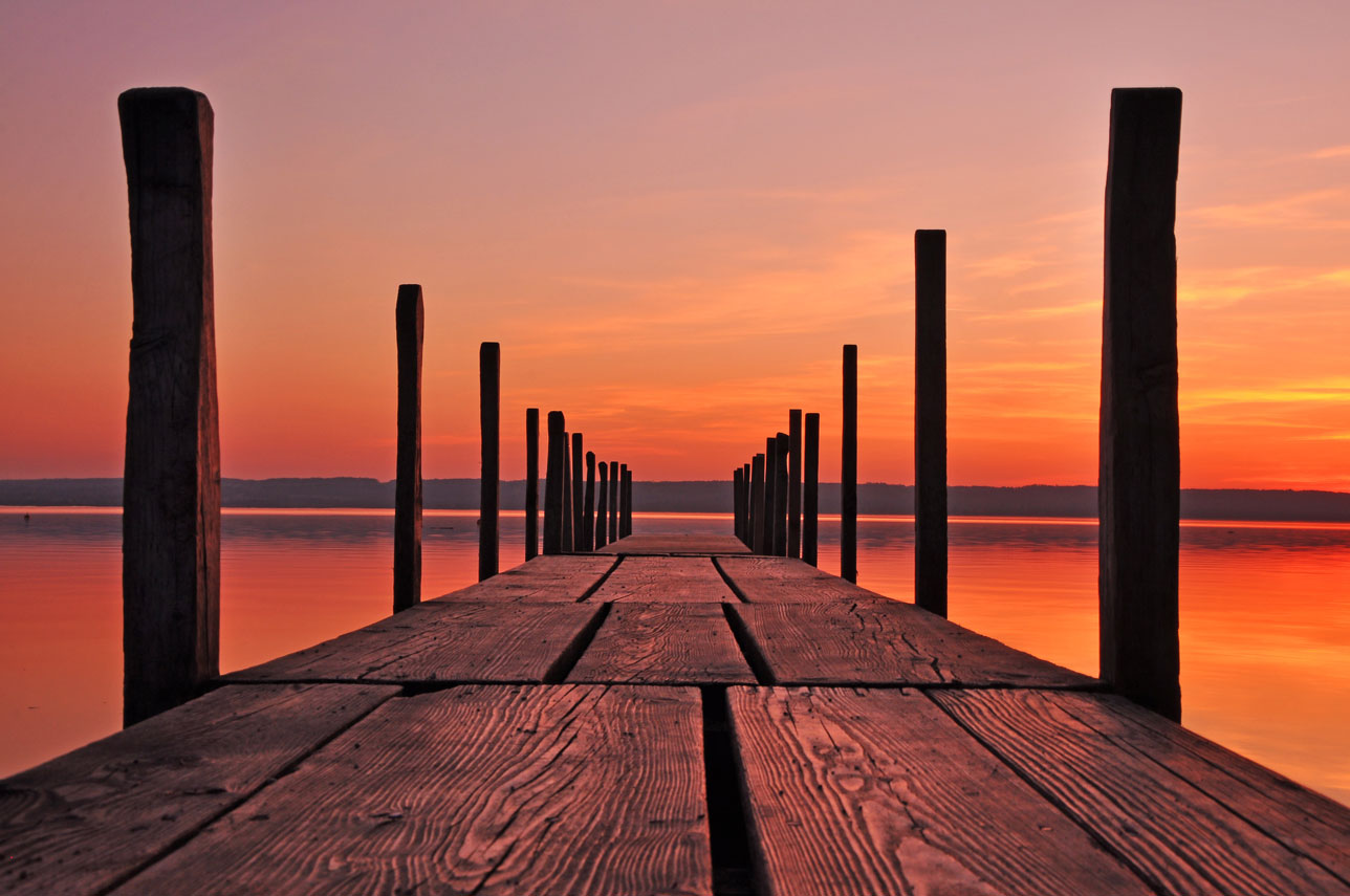 Sonnenuntergang von der Brücke am Chiemsee und im Chiemgau | Chiemsee Alpenhotels